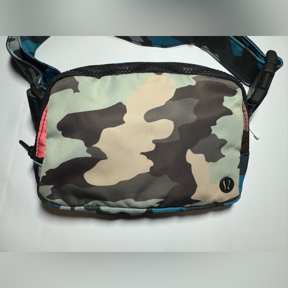NWOT Lululemon Everywhere Belt Bag *1L Heritage 365 Camo Guava Pink Multi Unisex - Picture 6 of 9